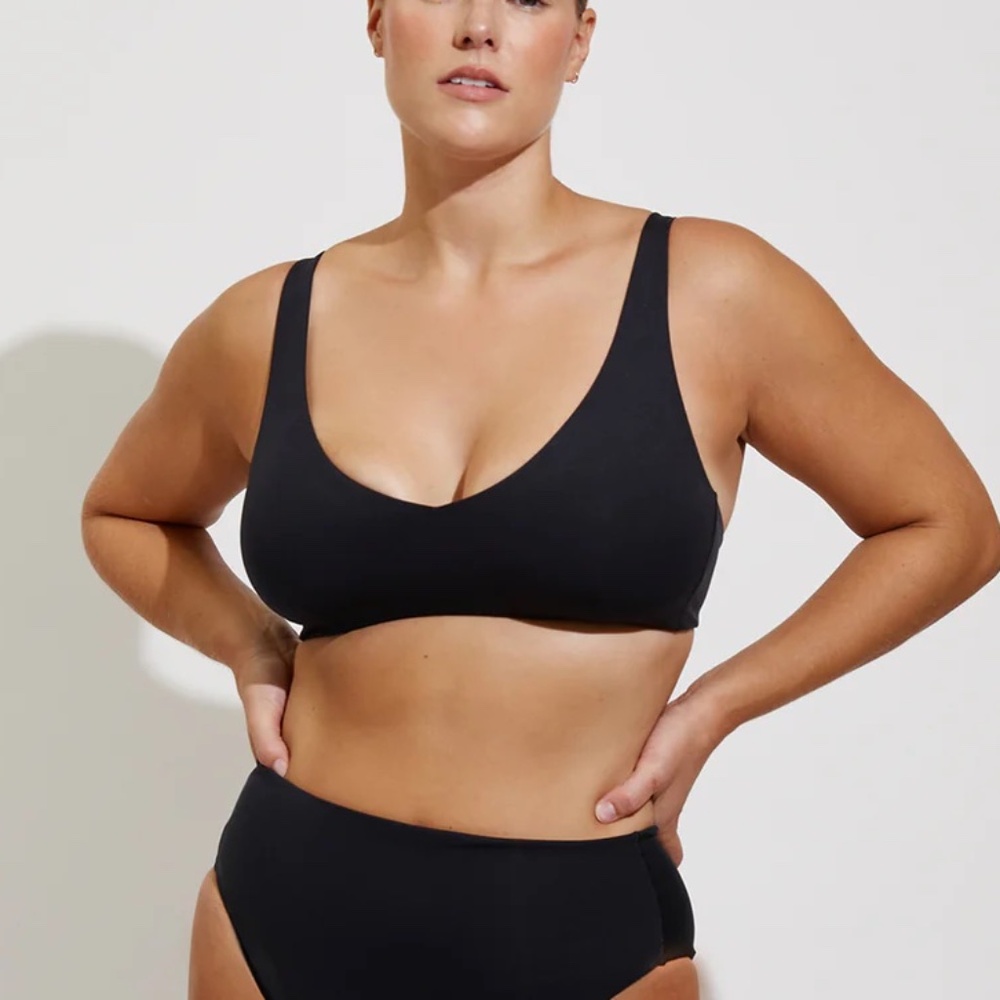 Left On Friday Sunday Top D+ Black